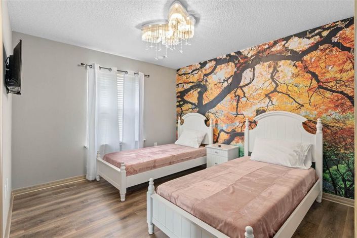 Image No.5-9 Bed Property for sale