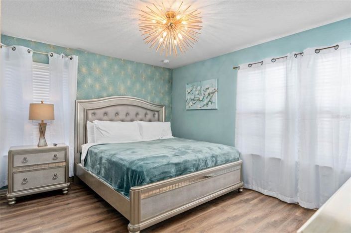 Image No.6-9 Bed Property for sale