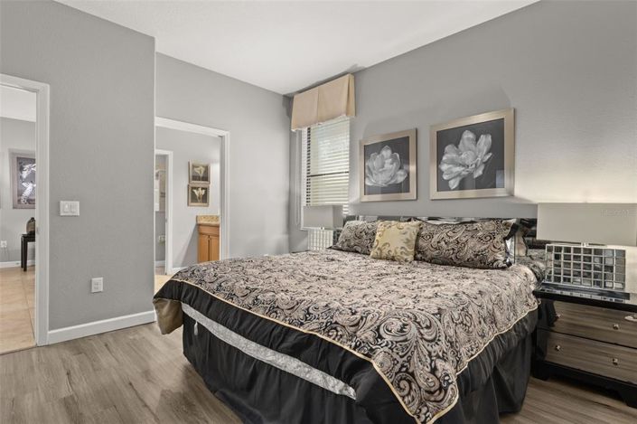 Image No.17-5 Bed Property for sale