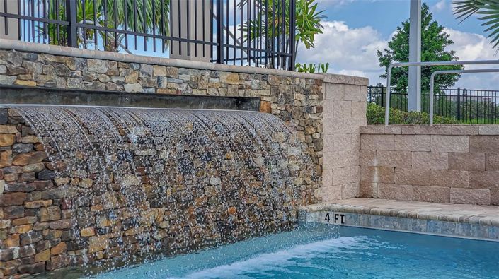 Image No.82-5 Bed Property for sale