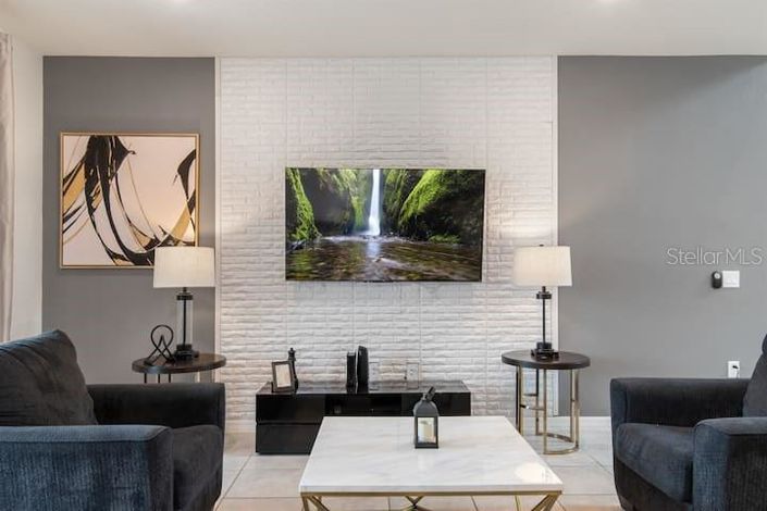 Image No.5-5 Bed Property for sale