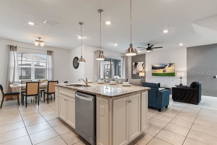 Image No.8-5 Bed Property for sale