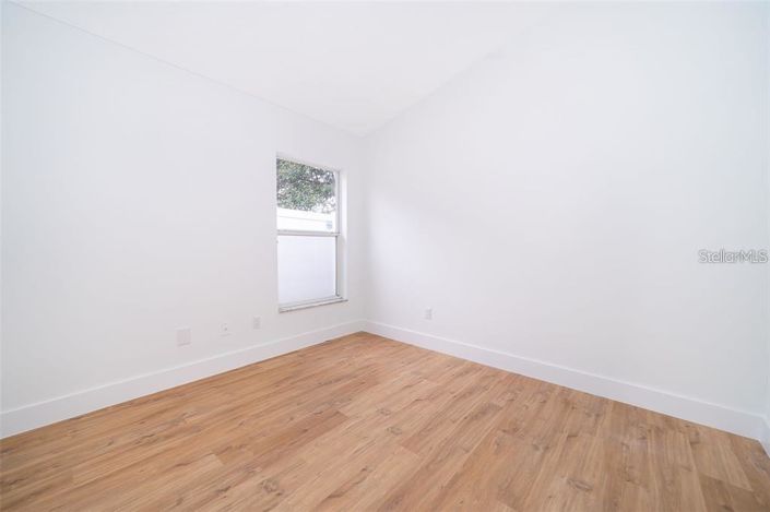 Image No.12-3 Bed Property for sale