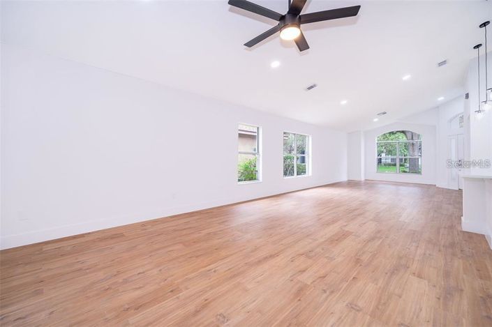 Image No.6-3 Bed Property for sale