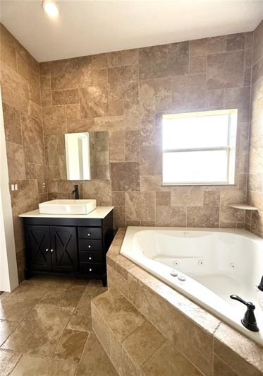 Image No.13-4 Bed Property for sale