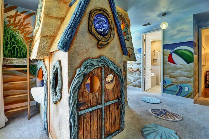 Image No.18-6 Bed Property for sale