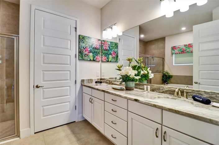 Image No.44-6 Bed Property for sale