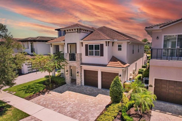 Image No.96-6 Bed Property for sale