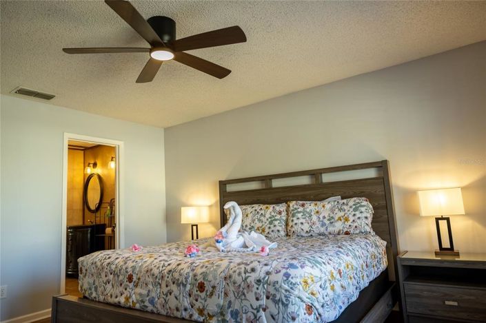 Image No.4-4 Bed Property for sale