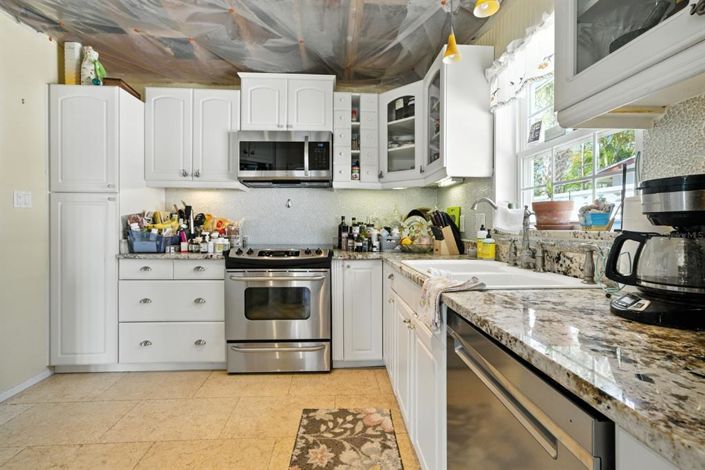 Image No.10-2 Bed Property for sale