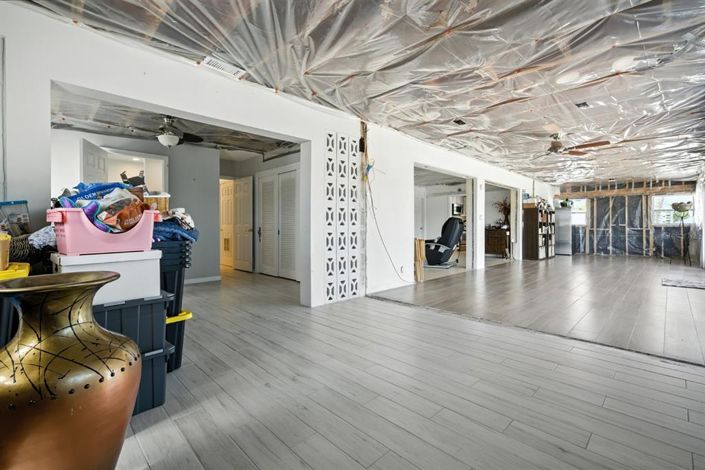 Image No.12-2 Bed Property for sale