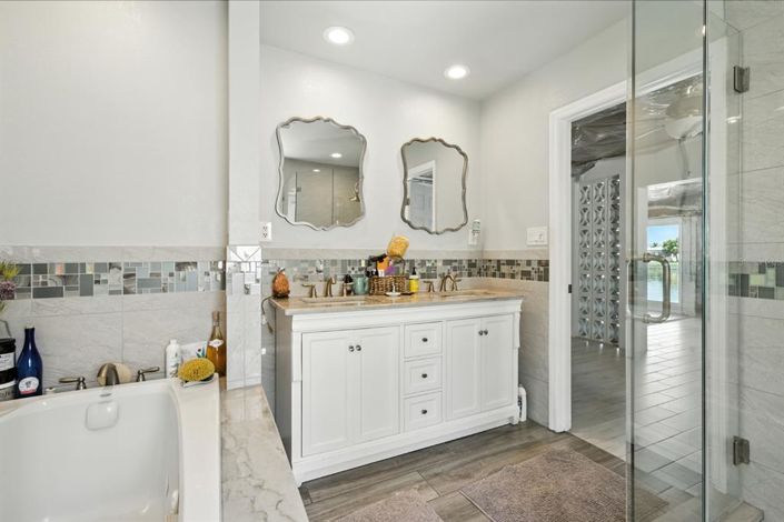 Image No.17-2 Bed Property for sale