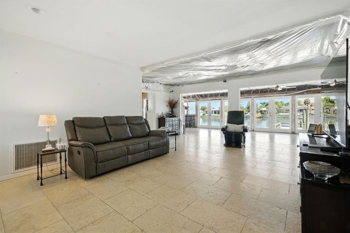 Image No.6-2 Bed Property for sale