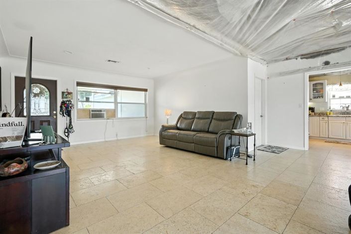 Image No.7-2 Bed Property for sale