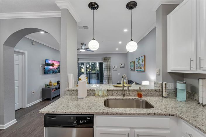 Image No.10-3 Bed Property for sale