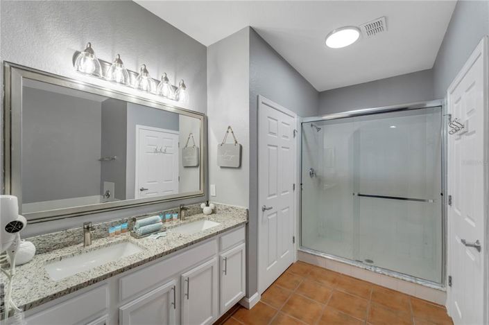 Image No.17-3 Bed Property for sale