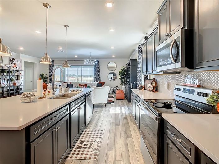 Image No.10-8 Bed Property for sale