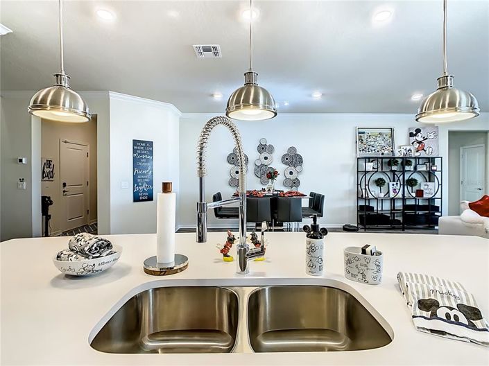 Image No.12-8 Bed Property for sale