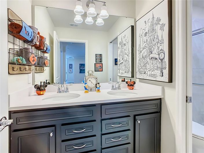 Image No.30-8 Bed Property for sale