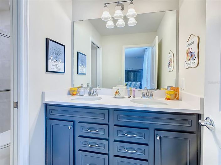 Image No.33-8 Bed Property for sale