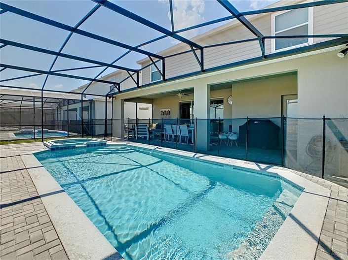 Image No.56-8 Bed Property for sale