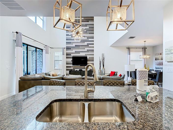 Image No.16-5 Bed Property for sale