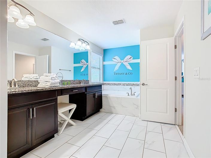 Image No.4-5 Bed Property for sale