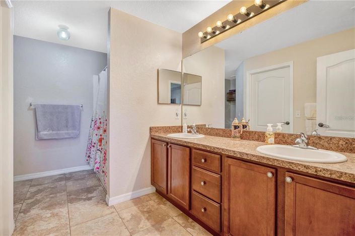 Image No.12-3 Bed Property for sale