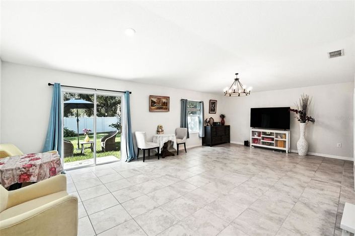 Image No.12-3 Bed Property for sale