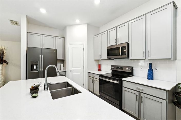 Image No.5-3 Bed Property for sale