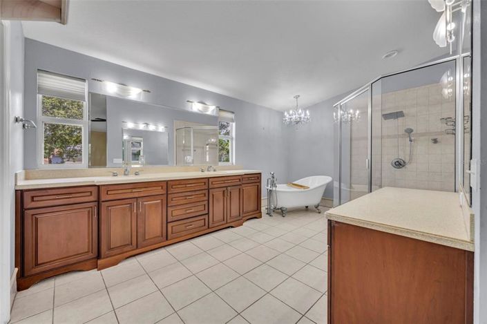 Image No.12-4 Bed Property for sale