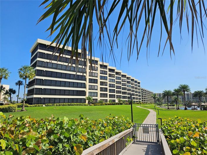 Image No.73-2 Bed Property for sale