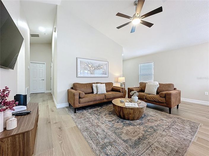 Image No.13-3 Bed Property for sale