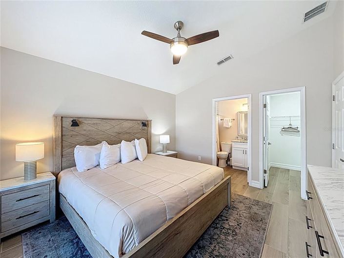 Image No.27-3 Bed Property for sale