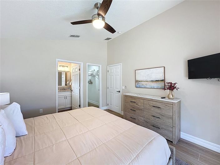 Image No.28-3 Bed Property for sale