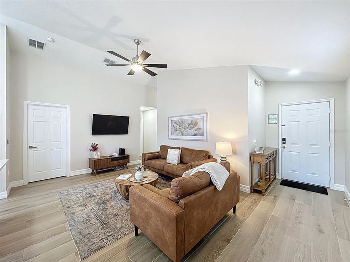 Image No.8-3 Bed Property for sale