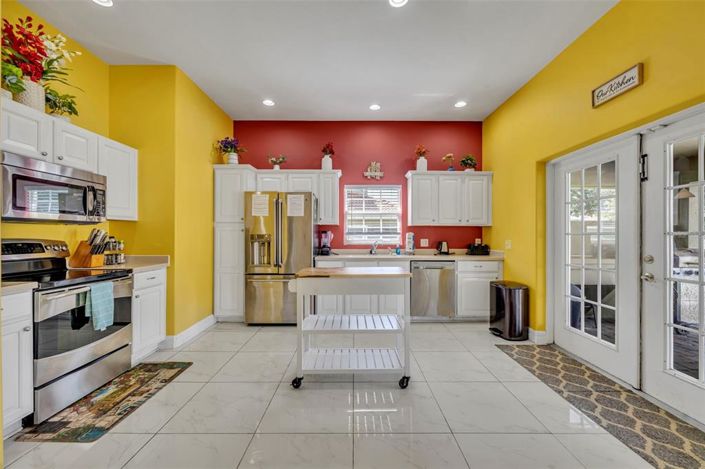 Image No.12-6 Bed Property for sale