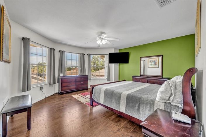 Image No.20-6 Bed Property for sale