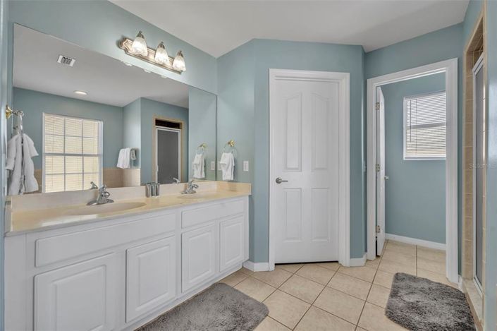 Image No.22-6 Bed Property for sale