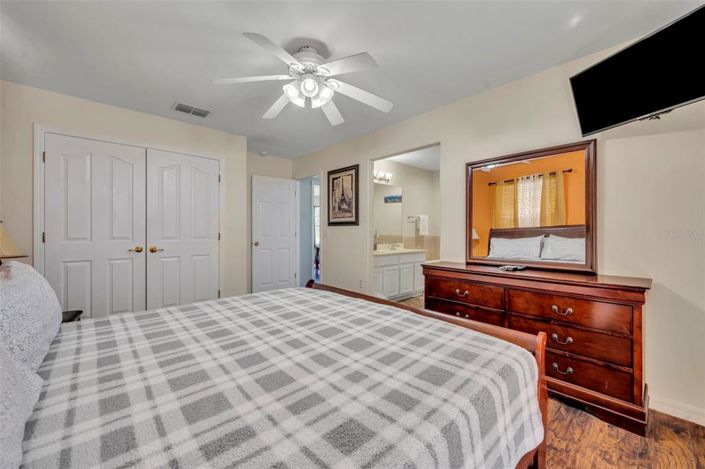 Image No.25-6 Bed Property for sale