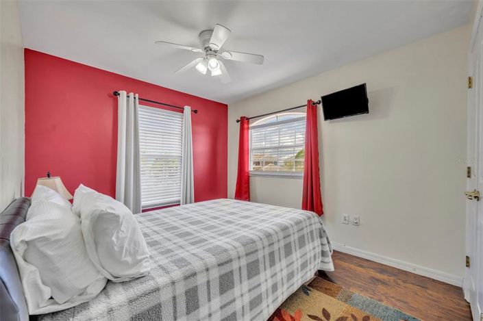 Image No.28-6 Bed Property for sale