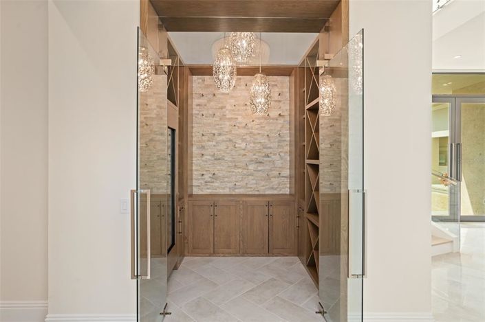 Image No.11-5 Bed Property for sale