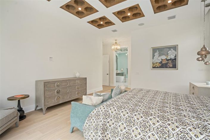 Image No.14-5 Bed Property for sale