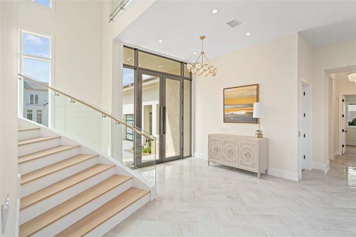 Image No.2-5 Bed Property for sale