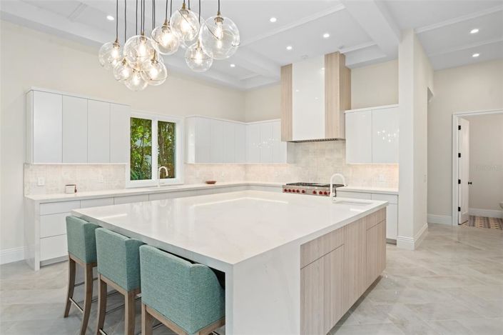 Image No.26-5 Bed Property for sale