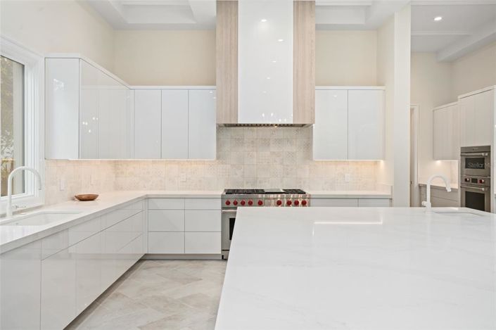 Image No.27-5 Bed Property for sale