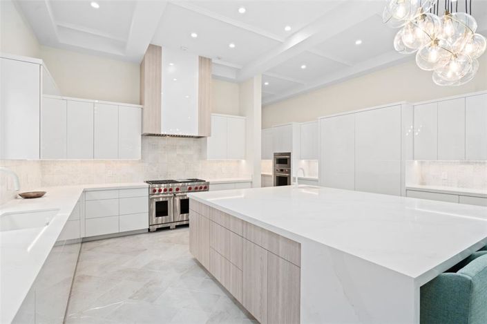 Image No.28-5 Bed Property for sale