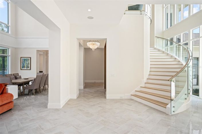 Image No.3-5 Bed Property for sale