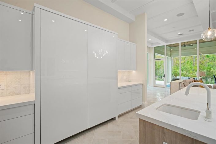 Image No.30-5 Bed Property for sale