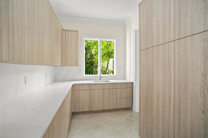 Image No.32-5 Bed Property for sale